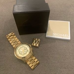 Michael Kors M8077 Gold Watch.